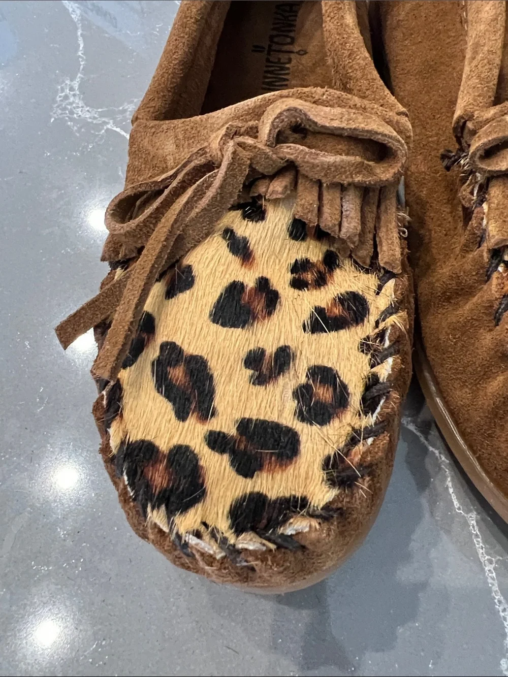 NIB Minnetonka KIDS Suede Moccasins with Leopard Haircalf Accent DUSTY BROWN